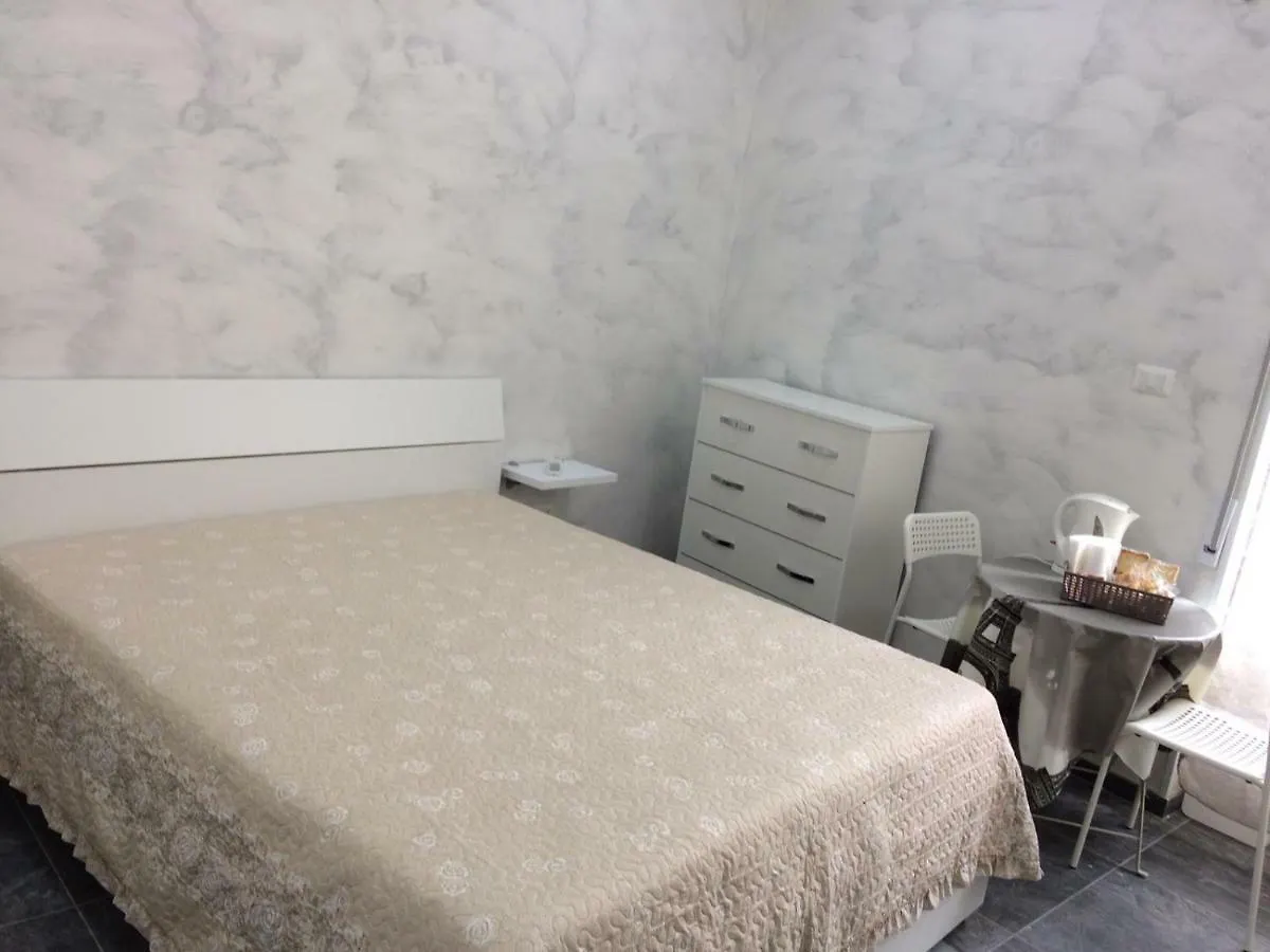 Guest house Affittacamere Amily Naples